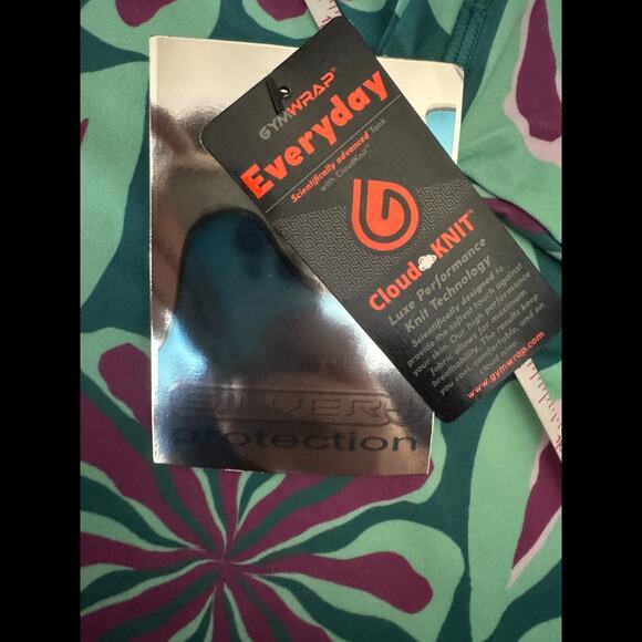 GYMWRAP CloudKNIT Everyday Luxe Performance Top 3X Purple Green Floral NWT - Picture 12 of 13